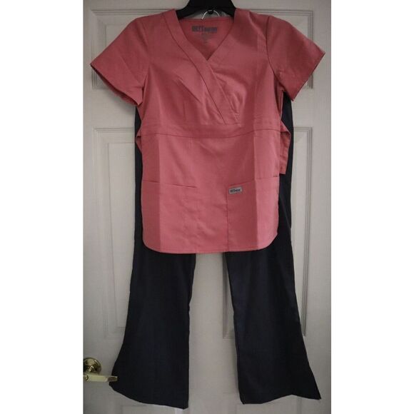 Grey’s Anatomy & Cherokee Womens Sz XXS Pink 3-Pocket Top & Gray Scrub Pants Set - Picture 1 of 15